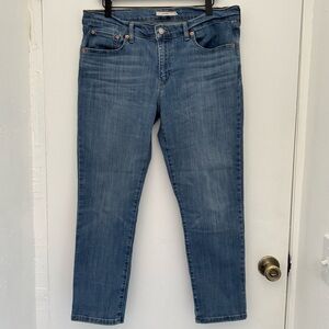 Levi's Boyfriend Jeans every day, streetwear, errands, minimalist, closet staple